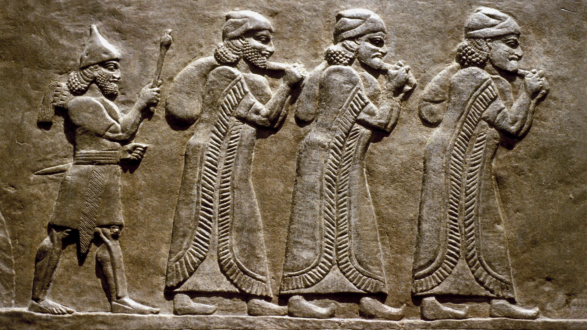 上图:提革拉·毗列色三世(Tiglath-Pileser III,主前745-727年在位)的Calah石碑,提到以色列王米拿现、比加、何西阿都向亚述王献上了贡品。
