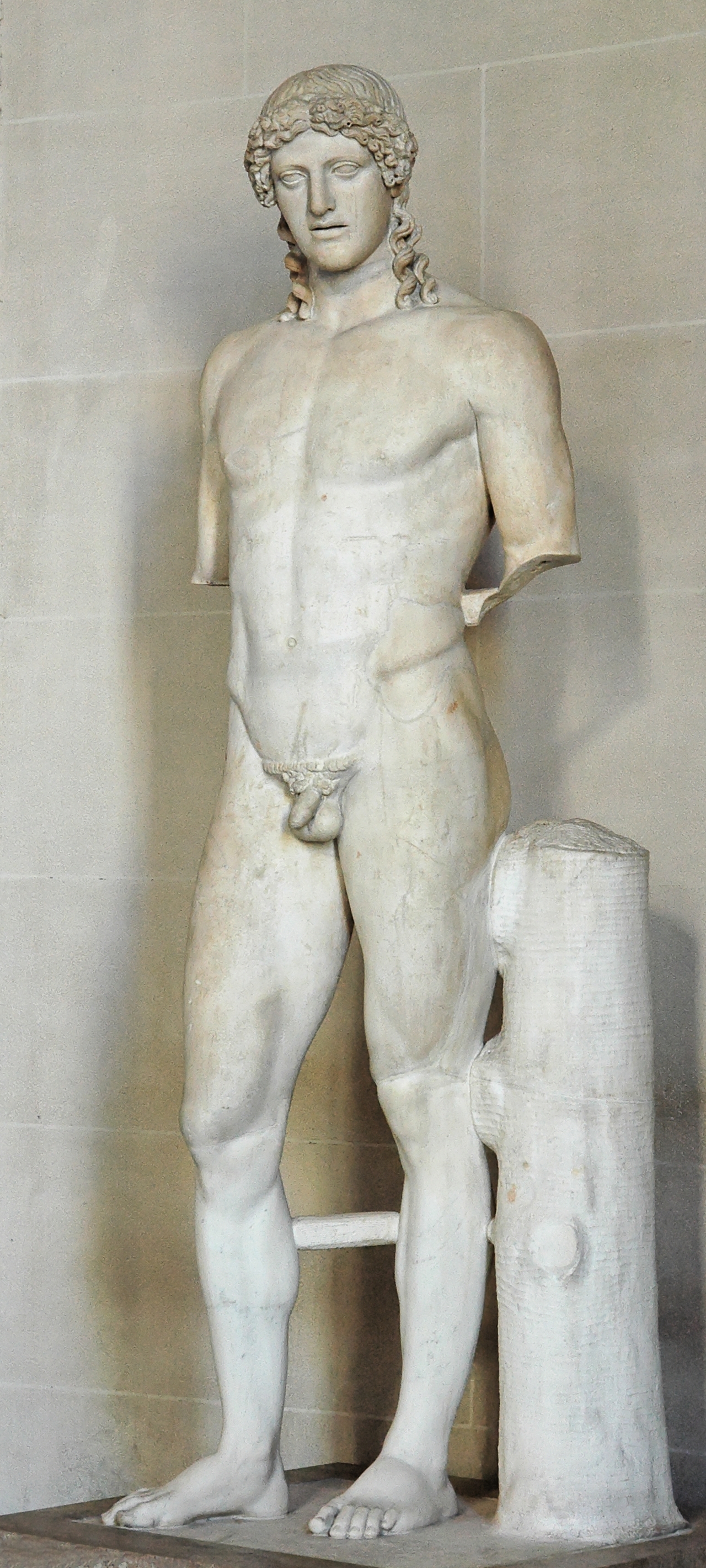 上图:被称为Apollo of Kassel的一系列阿波罗大理石像的罗马版本,1721被挖掘于意大利Paola湖附近的多米田别墅,现存于德国Kassel的Wilhelmshöhe城堡博物馆。原型是主前450年左右希腊雕刻家菲狄亚斯(Phidias)雕刻的雅典卫城蝗虫阿波罗(Apollo Parnopios Παρνόπιος)铜像,被第1-2世纪多米田时代的罗马人复制,有20多个已知的版本。启示录时代的罗马皇帝多米田热衷于崇拜阿波罗,自命是阿波罗的化身,还按蝗虫阿波罗的像铸造了硬币。阿波罗的称号Parnopios(Παρνόπιος,Parnopius )源于 πάρνοψ,意思是蝗虫之主、蝗虫杀手。