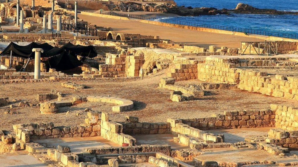上图:凯撒利亚遗址,现在是以色列的凯撒利亚国家公园(Caesarea National Park)。保罗在这里被囚禁了两年。