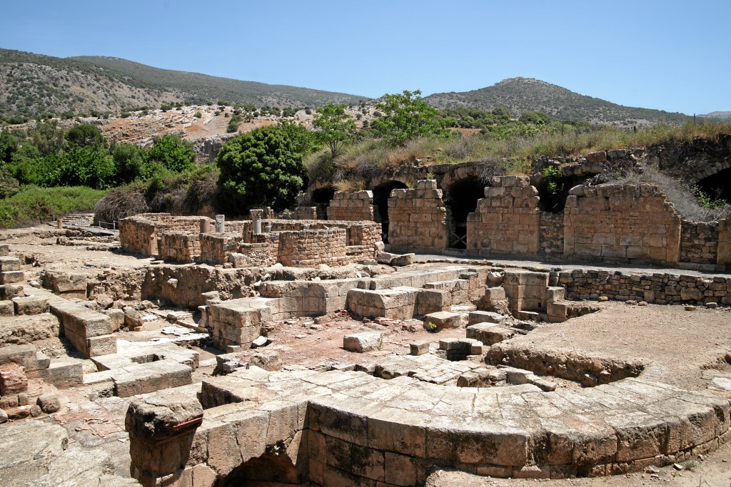 上图:希律·亚基帕二世(Herod Agrippa II,主后27-92年)在凯撒利亚·腓立比的宫殿遗址。亚基帕二世定都于凯撒利亚·腓立比,对该城进行了改善。主后61年,亚基帕二世为了纪念罗马皇帝尼禄,把他的首都凯撒利亚·腓立比改名为尼禄尼亚斯(Neronias Irenopolis)。这个名字被一直用到主后68年尼禄自杀。