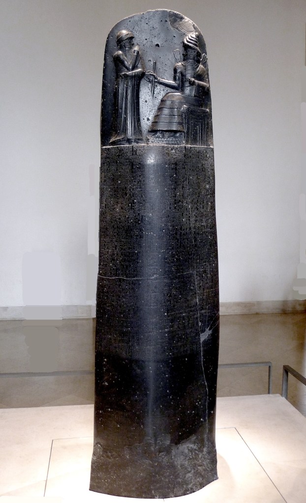 上图:汉谟拉比法典(Code of Hammurabi),是古巴比伦国王汉谟拉比(Hammurabi)约于主前1754年颁布的一部法律,是现存最早的一部比较系统的法典,收录了282条条文,用阿卡德楔形文字刻在一根黑色的玄武岩圆柱上,现存于卢浮宫。把汉谟拉比法典和摩西律法进行对比,就可以发现神的律法超越人类法律的地方。