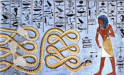 上图：在古埃及神话中，代表混沌势力的阿波菲斯神（Apophis，Apopis，Apep, Apepi或Rerek）以「大蛇」的形象出现，被埃及人认为是破坏、混沌、黑暗的化身，太阳神拉（Ra）的死对头，对自诩太阳神之子的法老来说是不祥之物。
