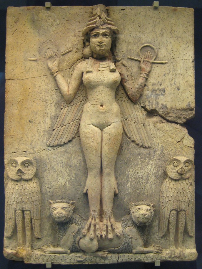 上图:美索不达米亚神话中阴间女神埃列什基伽勒(Ereshkigal)。在苏美尔神话《伊南娜下冥界》( Inanna's Descent to the Underworld)中,描述了阴间的城门建筑,有七道城门,每道城门都有守卫管制出入。