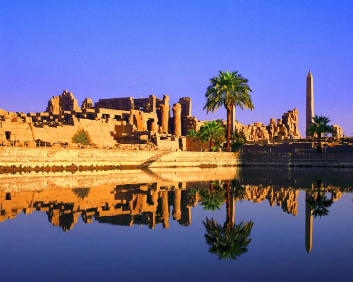 上图:尼罗河畔的底比斯卡纳克神庙(Karnak Temple)。