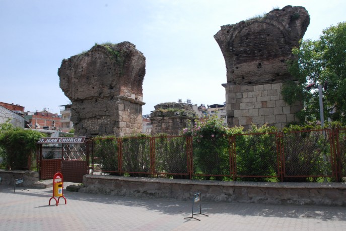 上图：非拉铁非（今土耳其 Alaşehir）的主后7世纪圣约翰教堂遗址。直到现代，非拉铁非仍有教会存在。